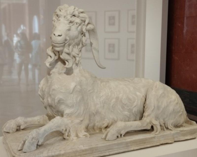 Statues romaines d'empereurs en marbre, expressions réalistes, art antique, influence classique et dignité